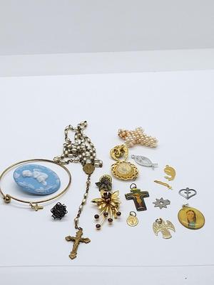 LOT69: Religious Lot -  Vintage Rosary Beads & MORE