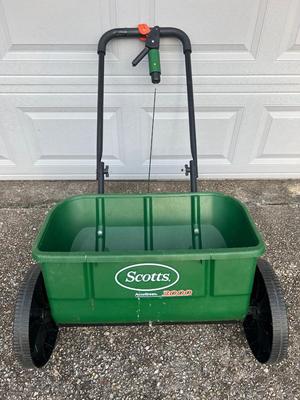 SCOTTS AccuGreen 3000 Drop Spreader