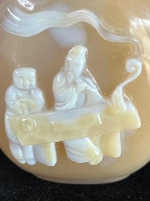 Lovely Cameo Snuff Bottle Carved Agate w fitted top