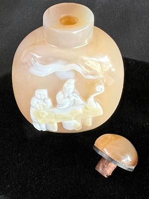 Lovely Cameo Snuff Bottle Carved Agate w fitted top