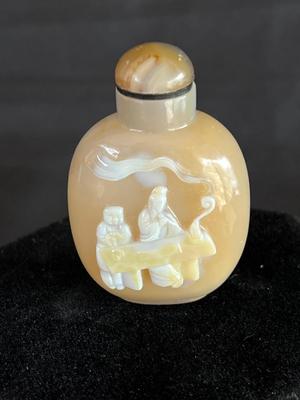 Lovely Cameo Snuff Bottle Carved Agate w fitted top