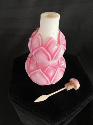 Charming Peking Glass Pink Lotus Leaf Snuff Bottle