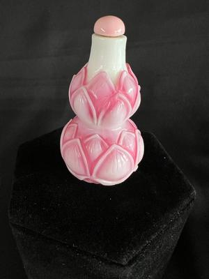 Charming Peking Glass Pink Lotus Leaf Snuff Bottle