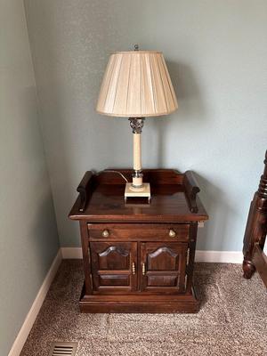 ETHAN ALLEN NIGHT STAND AND TABLE LAMP