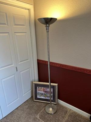 FLOOR LAMP AND FRAMED PICTURE