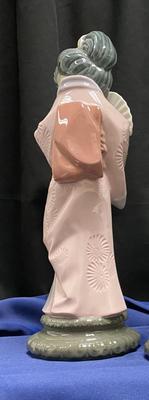 Lladro - Timid  Japanese Geisha - Chrysanthemum