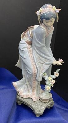Lladro  Mayumi