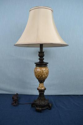 LOT 230. TABLE LAMP