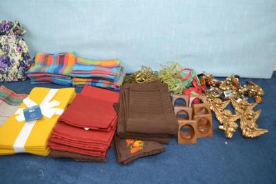 LOT 306 NAPKINS, AND NAPKIN RINGS