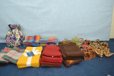 LOT 306 NAPKINS, AND NAPKIN RINGS