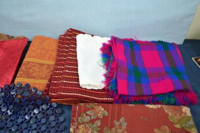 LOT 310.      16 PLACEMATS, 4 TABLE RUNNERS, 1 TABLE CLOTH