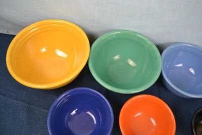 LOT 316 VINTAGE BAUER NESTING MIXING BOWLS SET OF SIX
