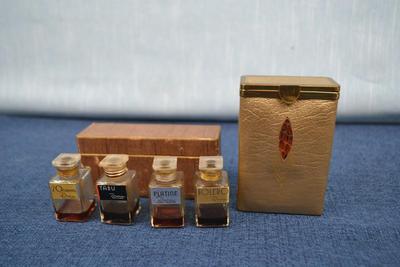 LOT 345 VINTAGE PERFUME SET AND CIGARETTE CASE