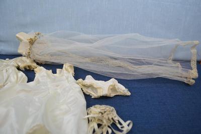 LOT 360. DOLL SIZE WEDDING DRESS AND VEIL