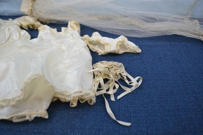 LOT 360. DOLL SIZE WEDDING DRESS AND VEIL