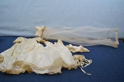 LOT 360. DOLL SIZE WEDDING DRESS AND VEIL