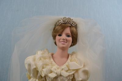 LOT 361. THE PRINCESS DIANA BRIDE DOLL BY DANBURY MINT IN BOX