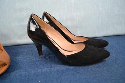 LOT 378. SIZE 8 CLARKS LADIES SHOES
