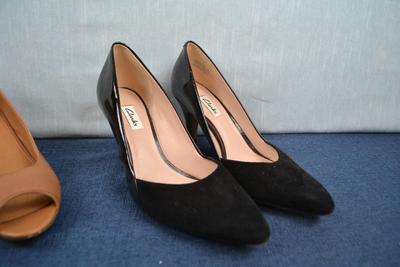 LOT 378. SIZE 8 CLARKS LADIES SHOES
