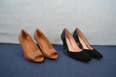 LOT 378. SIZE 8 CLARKS LADIES SHOES