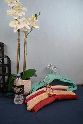 LOT 385. HOME DECOR ARTIFICIAL PLANT, HANGERS AND LUGGAGE CART