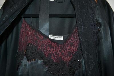 LOT 398. VINTAGE LAUREN ALEXANDRIA NIGHTGOWN AND ROBE
