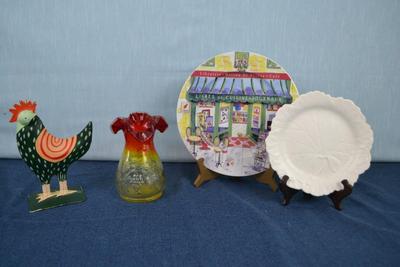 LOT 402. HOME DECOR AND DECORATIVE PLATES