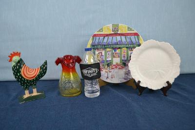 LOT 402. HOME DECOR AND DECORATIVE PLATES