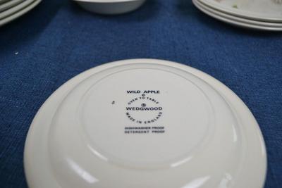 LOT 430. VINTAGE WEDGWOOD WILD APPLE DINNERWARE SET
