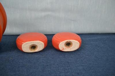 LOT 433. ORANGE BOWLS AND SALT AND PEPPER (NON BRANDED)