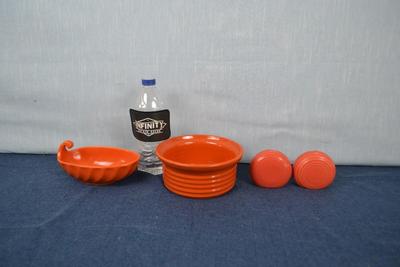 LOT 433. ORANGE BOWLS AND SALT AND PEPPER (NON BRANDED)