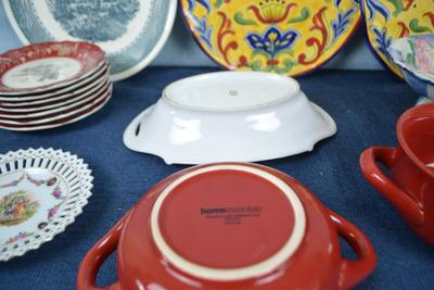 LOT 434. VARIETY OF PLATES AND BOWLS