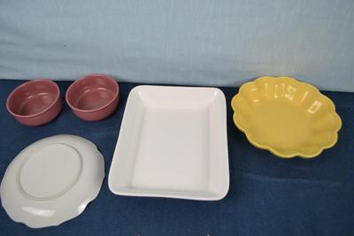 LOT 439. SERVING PLATE, SERVING BOWL AND PLATE