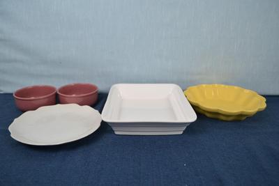 LOT 439. SERVING PLATE, SERVING BOWL AND PLATE