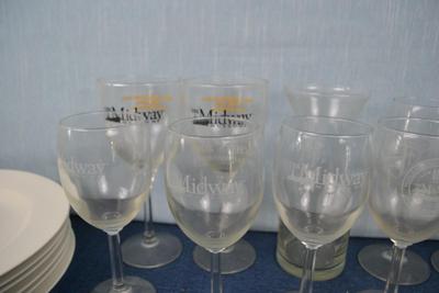 LOT 440. VARIETY OF WINE GLASSES AND PLATES