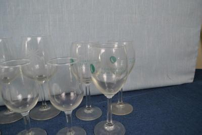 LOT 440. VARIETY OF WINE GLASSES AND PLATES
