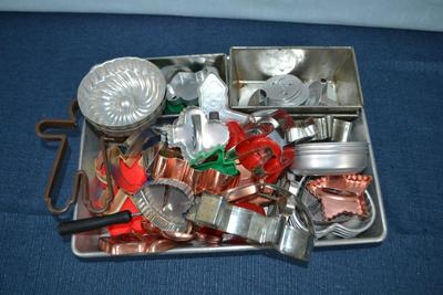 LOT 442. BAKEWARE AND COLLECTION OF  COOKIE CUTTERS