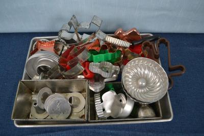 LOT 442. BAKEWARE AND COLLECTION OF  COOKIE CUTTERS