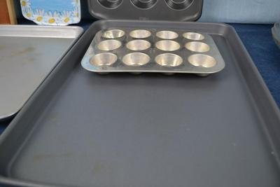 LOT 444 TRAYS, COOKIE SHEETS, MUFFIN PANS