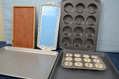 LOT 444 TRAYS, COOKIE SHEETS, MUFFIN PANS