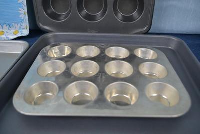 LOT 444 TRAYS, COOKIE SHEETS, MUFFIN PANS
