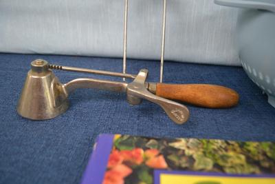 LOT 447. VINTAGE GILCHRIST ICE CREAM SCOOP, CROCK POT, CHOPPER, COOKWARE AND COOKBOOKS