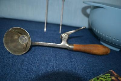 LOT 447. VINTAGE GILCHRIST ICE CREAM SCOOP, CROCK POT, CHOPPER, COOKWARE AND COOKBOOKS