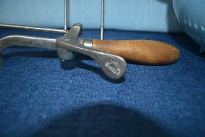 LOT 447. VINTAGE GILCHRIST ICE CREAM SCOOP, CROCK POT, CHOPPER, COOKWARE AND COOKBOOKS