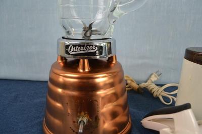 LOT 449. VINTAGE OSTERIZER BLENDER