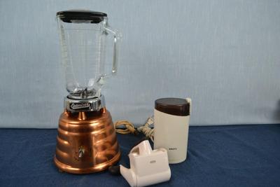 LOT 449. VINTAGE OSTERIZER BLENDER