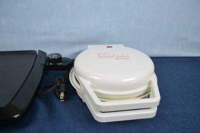 LOT 456. ELECTRIC GRIDDLE AND WAFFLE MAKER