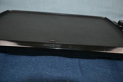 LOT 456. ELECTRIC GRIDDLE AND WAFFLE MAKER