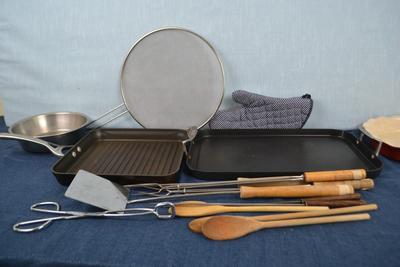 LOT 460. COOKWARE AND COOKING TOOLS