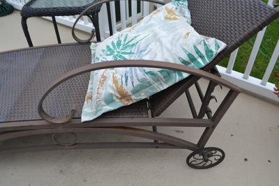 LOT 461 PATIO LOUNGE CHAIR AND SIDE TABLE